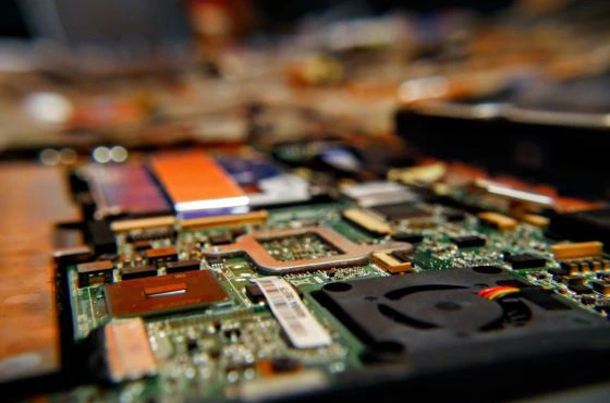 Wira elektronik yang tidak kelihatan